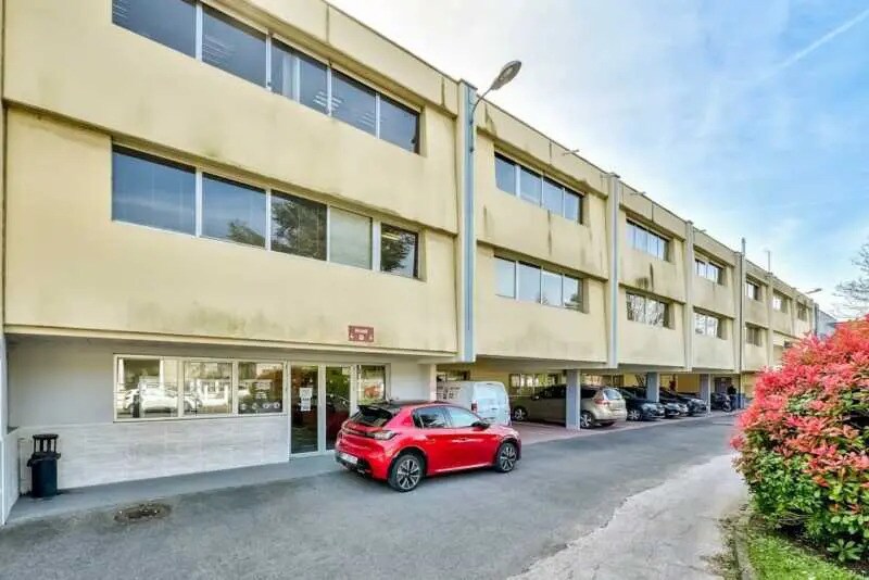 Office in Neuilly-sur-Marne for lease Building Photo- Image 1 of 7