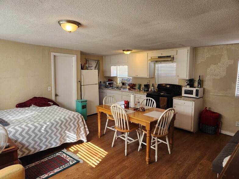 523 Topeka Blvd, San Antonio, TX à vendre - Photo du bâtiment - Image 2 de 7