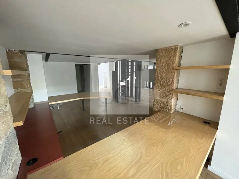 Retail in Lyon for lease - Interior Photo - Image 3 of 8