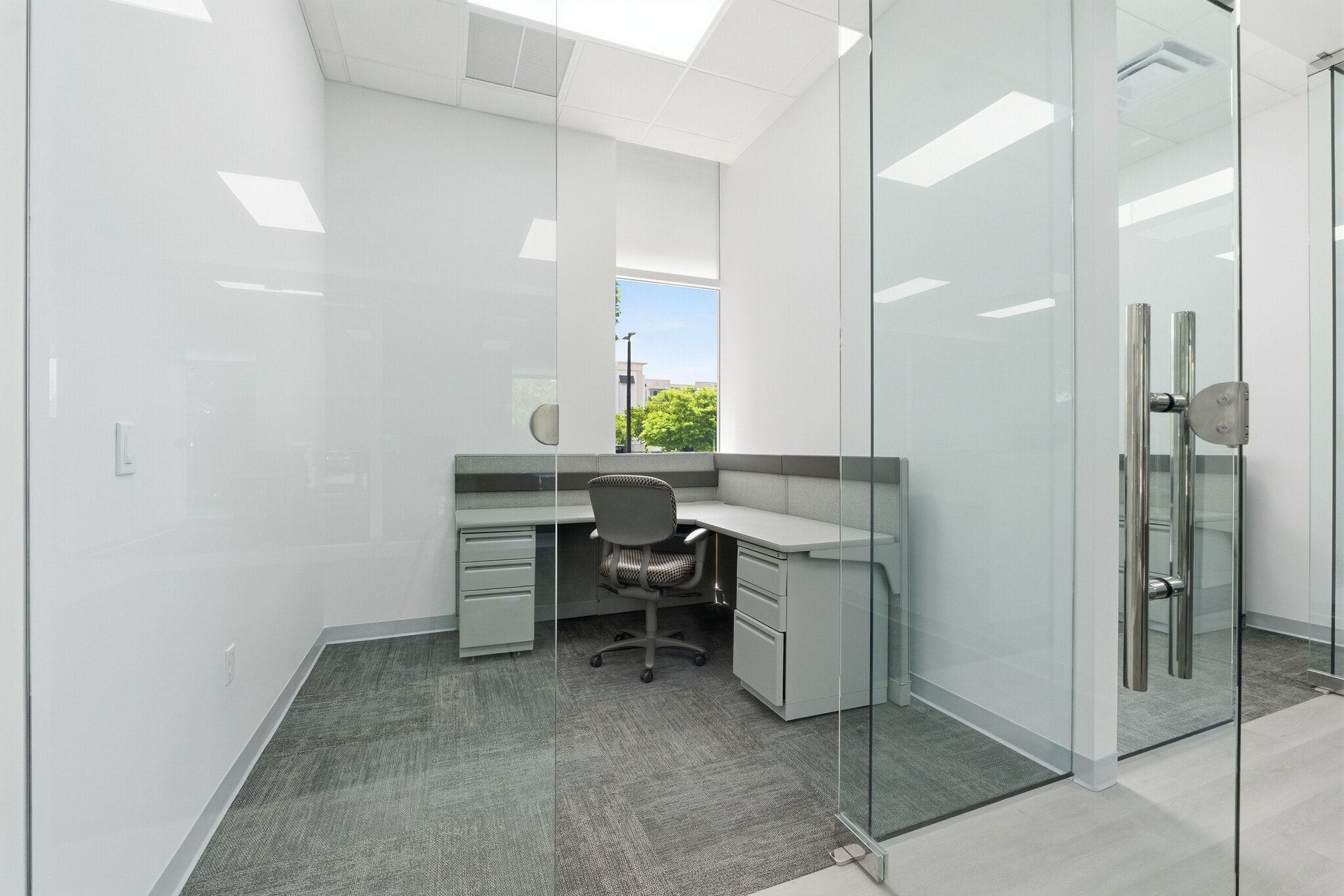 1300 S Dixie Hwy, Lantana, FL for lease Interior Photo- Image 1 of 4