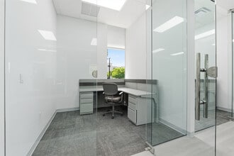 1300 S Dixie Hwy, Lantana, FL for lease Interior Photo- Image 1 of 4