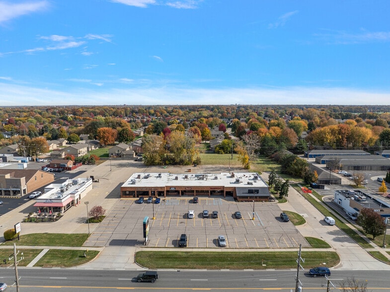 41560-41660 Garfield Rd, Clinton Township, MI for sale - Building Photo - Image 3 of 16