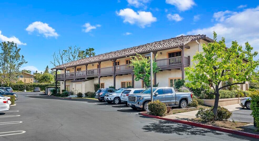 630 Alta Vista Dr, Vista, CA à vendre - Photo du bâtiment - Image 3 de 9