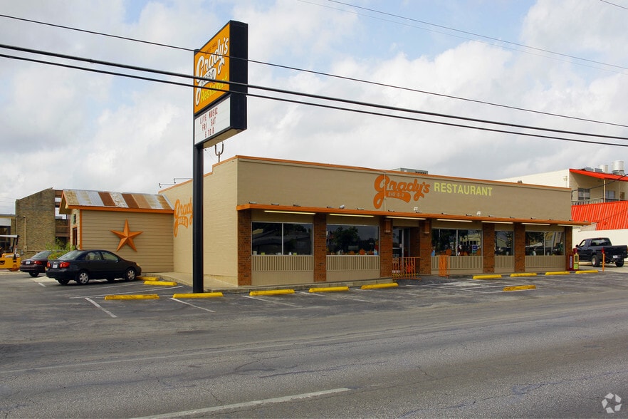 4109 Fredericksburg Rd, San Antonio, TX for lease - Building Photo - Image 2 of 2