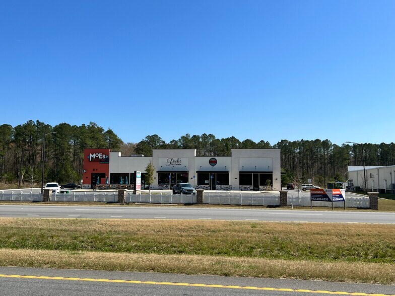 4 Magnolia Blvd, Port Wentworth, GA à louer - Photo du bâtiment - Image 2 de 5