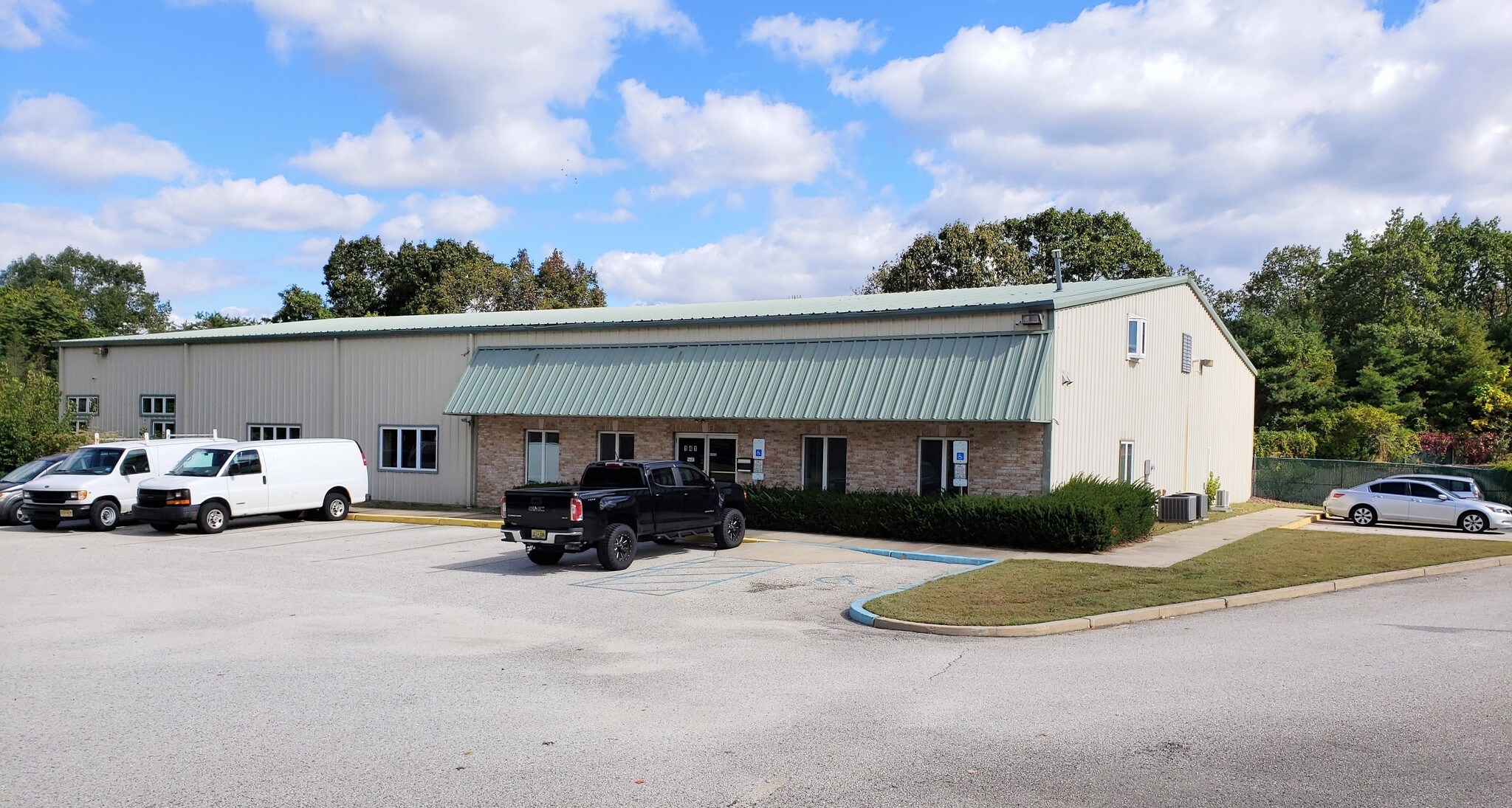141 Cooper Rd, West Berlin, NJ for lease Building Photo- Image 1 of 16