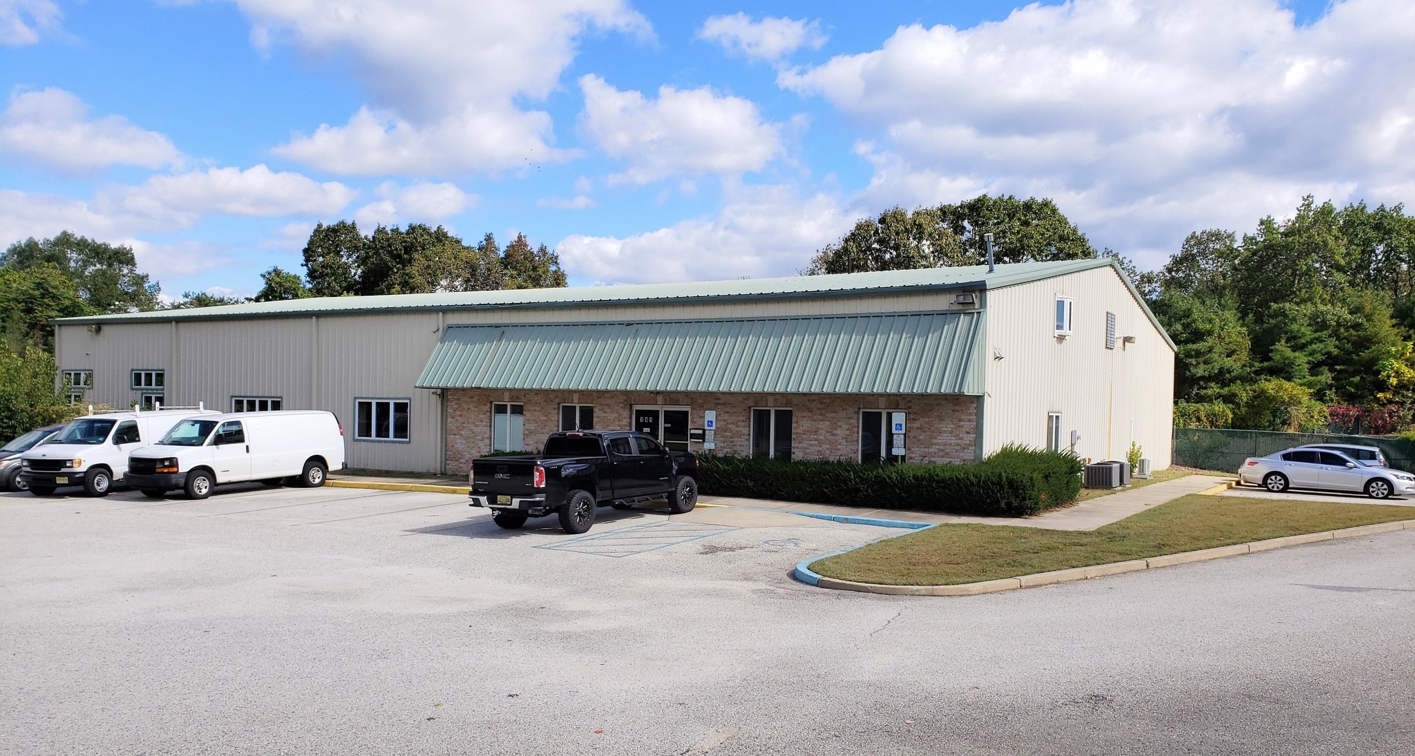 141 Cooper Rd, West Berlin, NJ for lease Primary Photo- Image 1 of 6