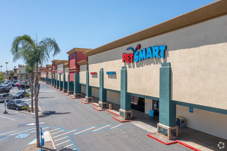 385-421 N Escondido Blvd, Escondido, CA à louer - Photo du bâtiment - Image 3 de 15