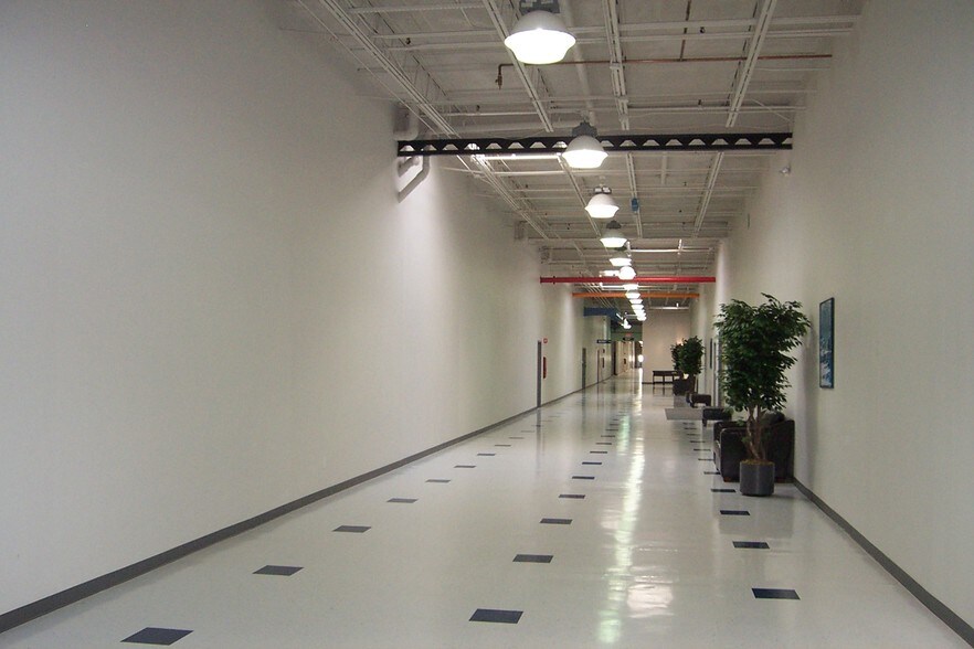 1180 Seminole Trl, Charlottesville, VA à louer - Photo intérieure - Image 2 de 6