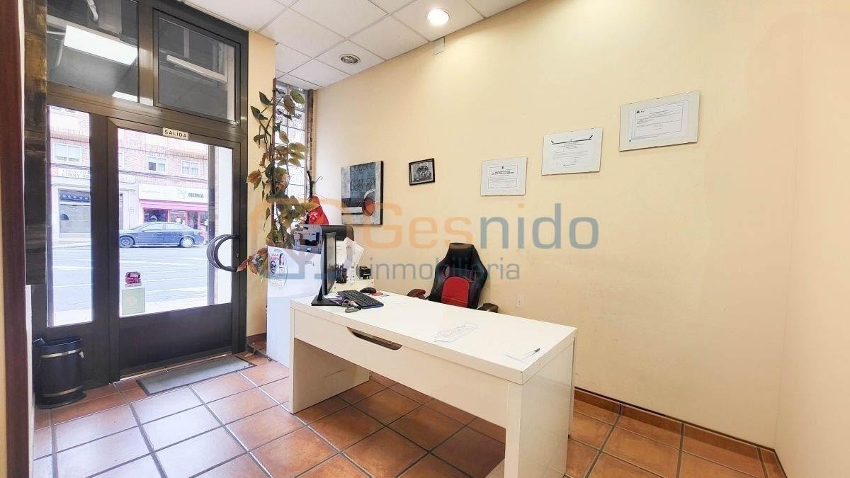 Retail in Segovia, Segovia for lease Interior Photo- Image 1 of 5
