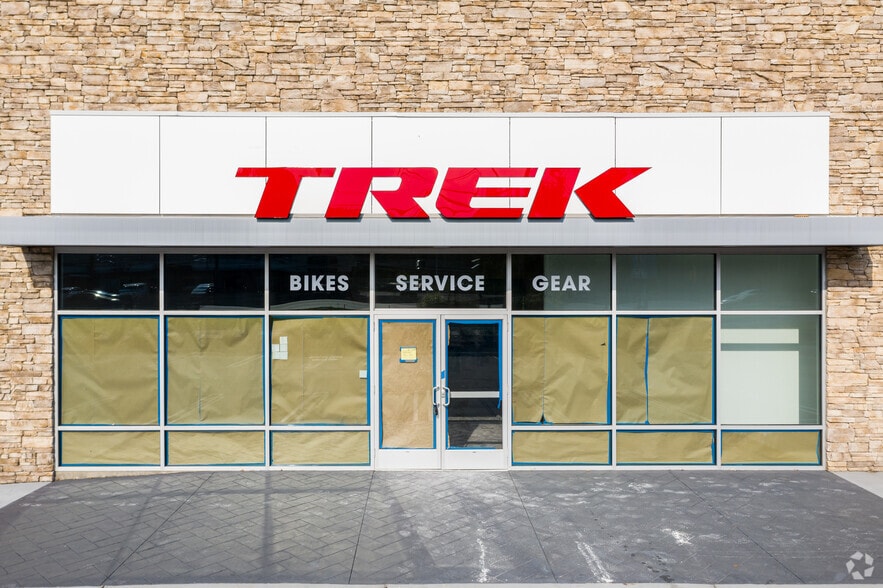 289-315 Route 17 S, Paramus, NJ for lease - Building Photo - Image 3 of 17