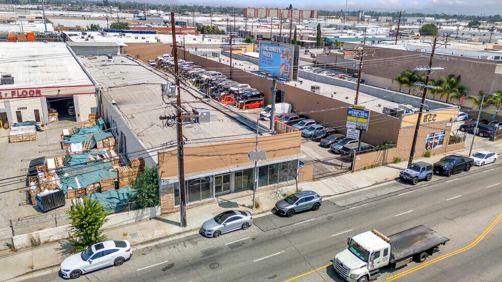 13329 Sherman Way, North Hollywood, CA à vendre - Photo du bâtiment - Image 2 de 21