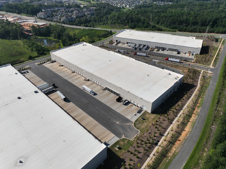 10812 Bryton Corporate Center Dr, Huntersville, NC for lease - Building Photo - Image 3 of 7