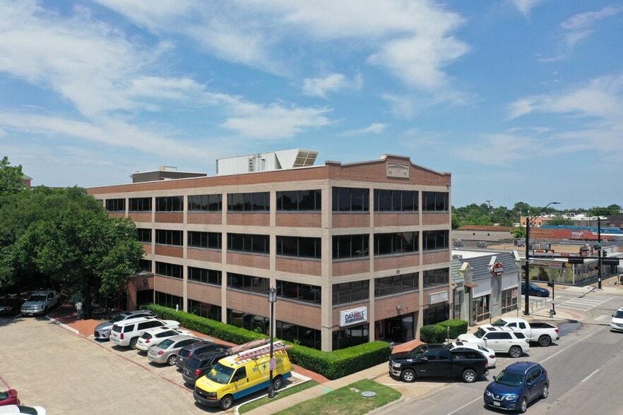 1005 W Jefferson Blvd, Dallas, TX à louer - Photo principale - Image 1 de 12