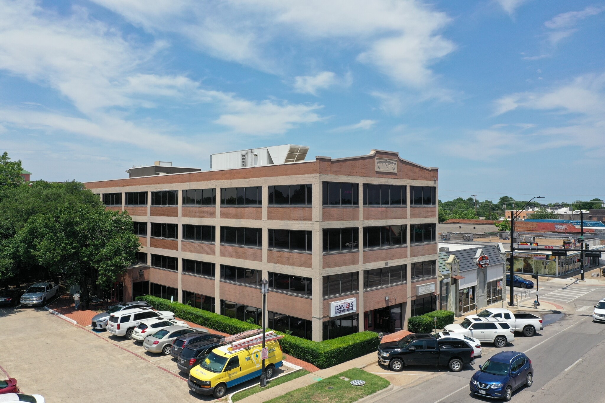 1005 W Jefferson Blvd, Dallas, TX for lease Primary Photo- Image 1 of 13