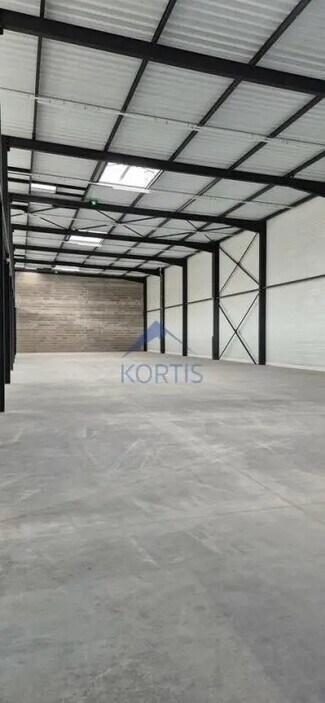 Plus de détails pour 10 Rue De Bretagne, Saint-Quentin-Fallavier - Local d'activités à louer