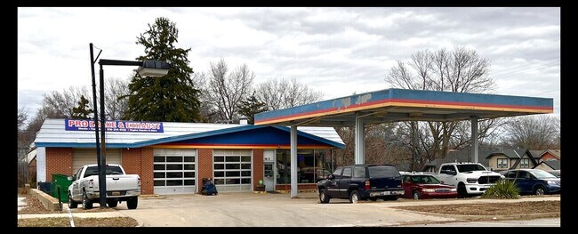 More details for 2 W Gregory Blvd, Kansas City, MO - Retail for Sale