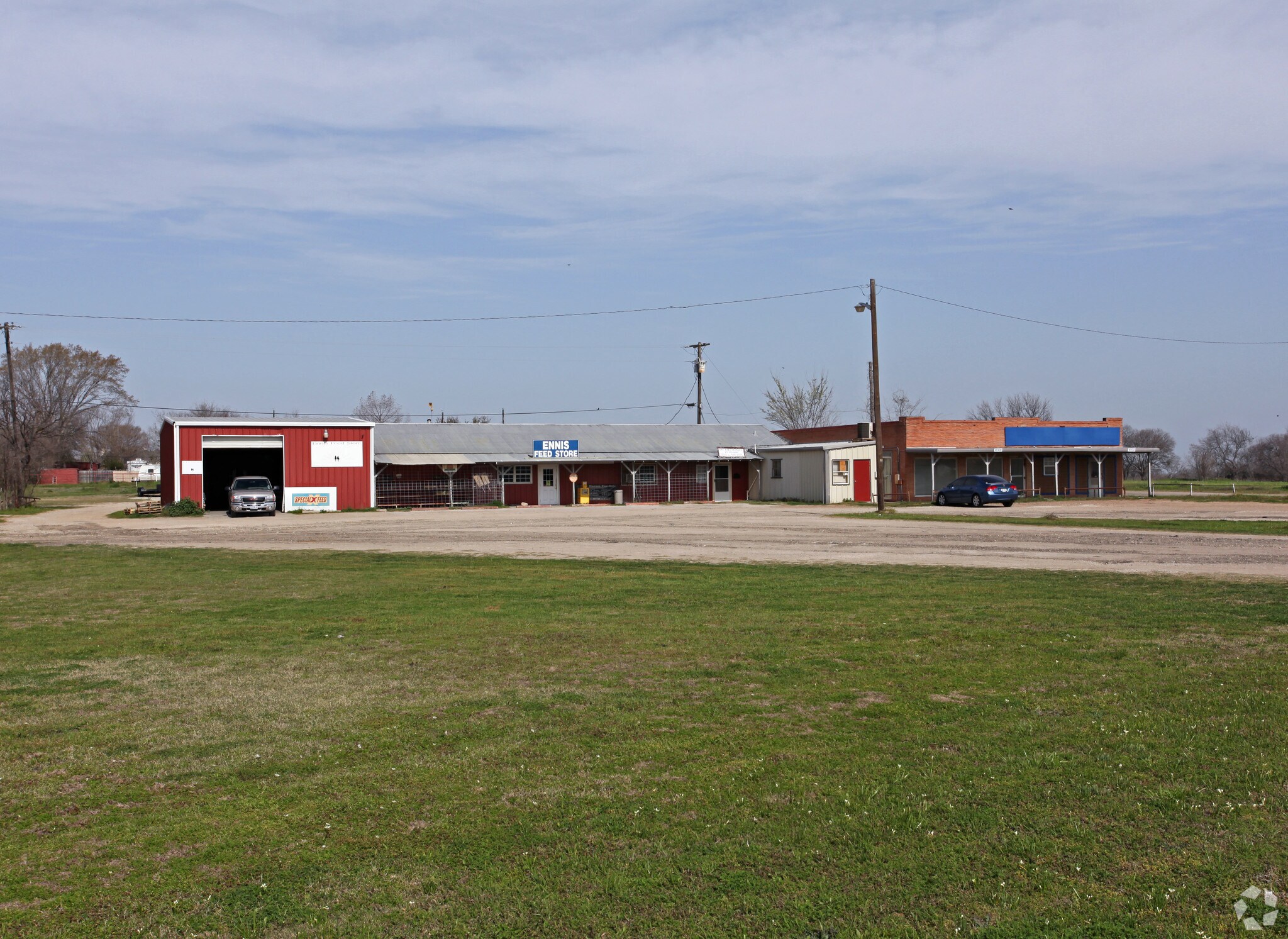 1610 E Ennis Ave, Ennis, TX for sale Building Photo- Image 1 of 11