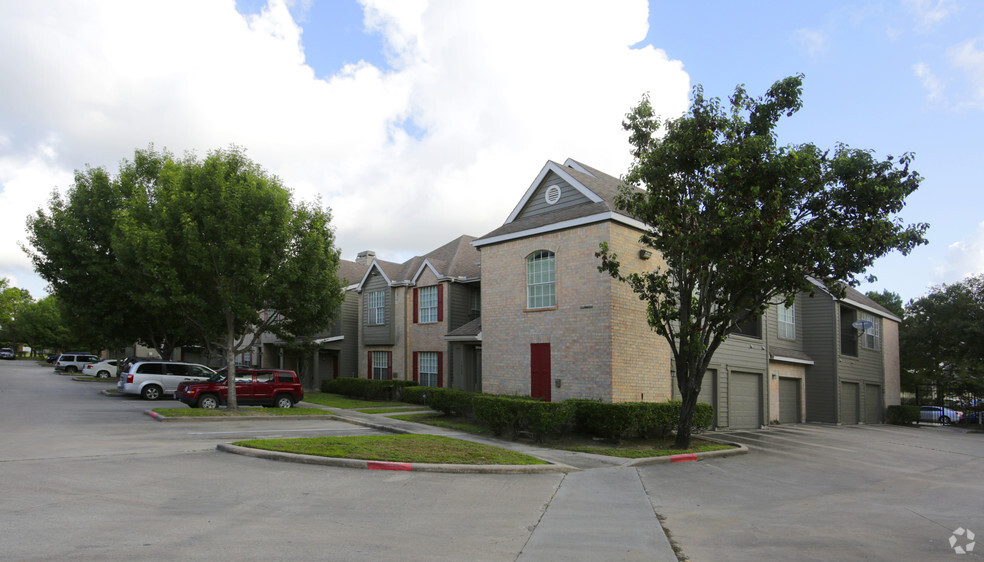 15100 Ella Blvd, Houston, TX à vendre - Photo principale - Image 1 de 1