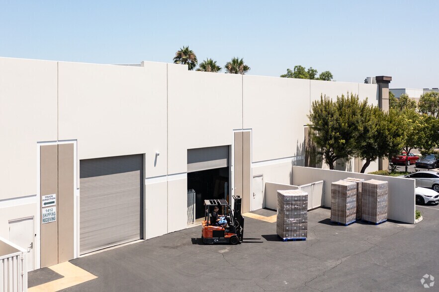 1412 E Valencia Dr, Fullerton, CA à vendre - Photo du bâtiment - Image 3 de 6