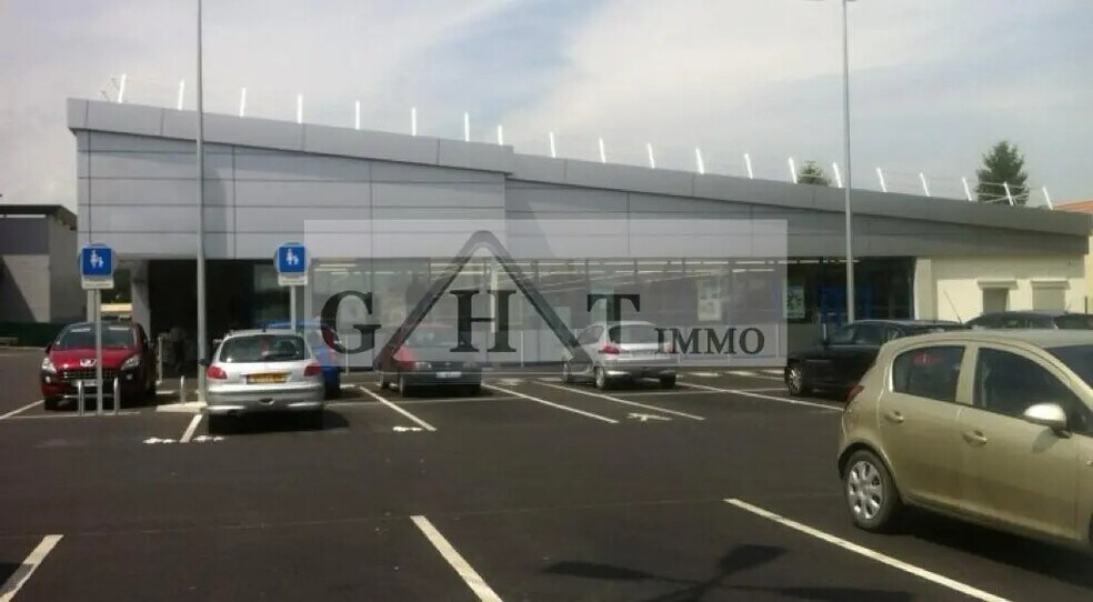 Commerce de détail dans Mareuil-lès-Meaux à louer - Photo du bâtiment - Image 2 de 2