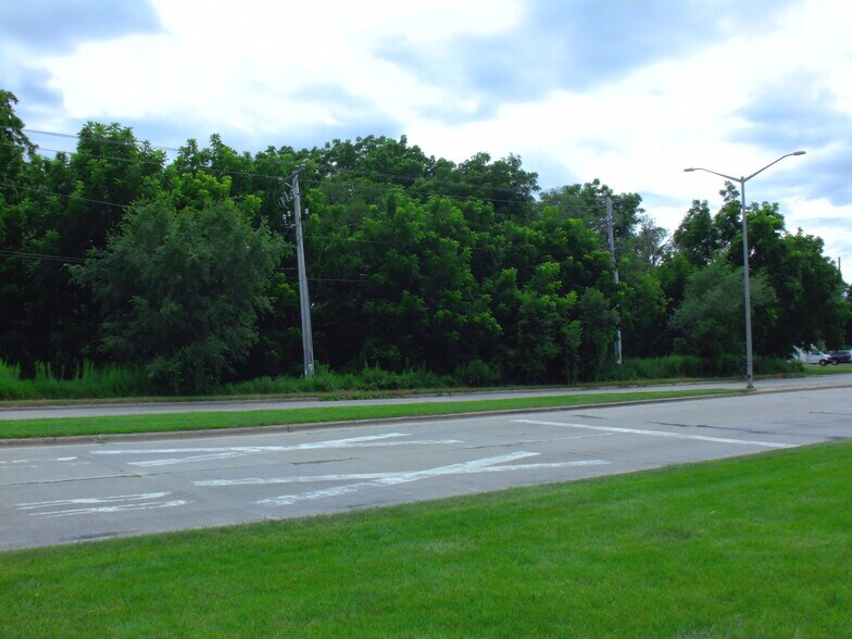 1600 Humes Rd, Janesville, WI à vendre - Photo du bâtiment - Image 3 de 10