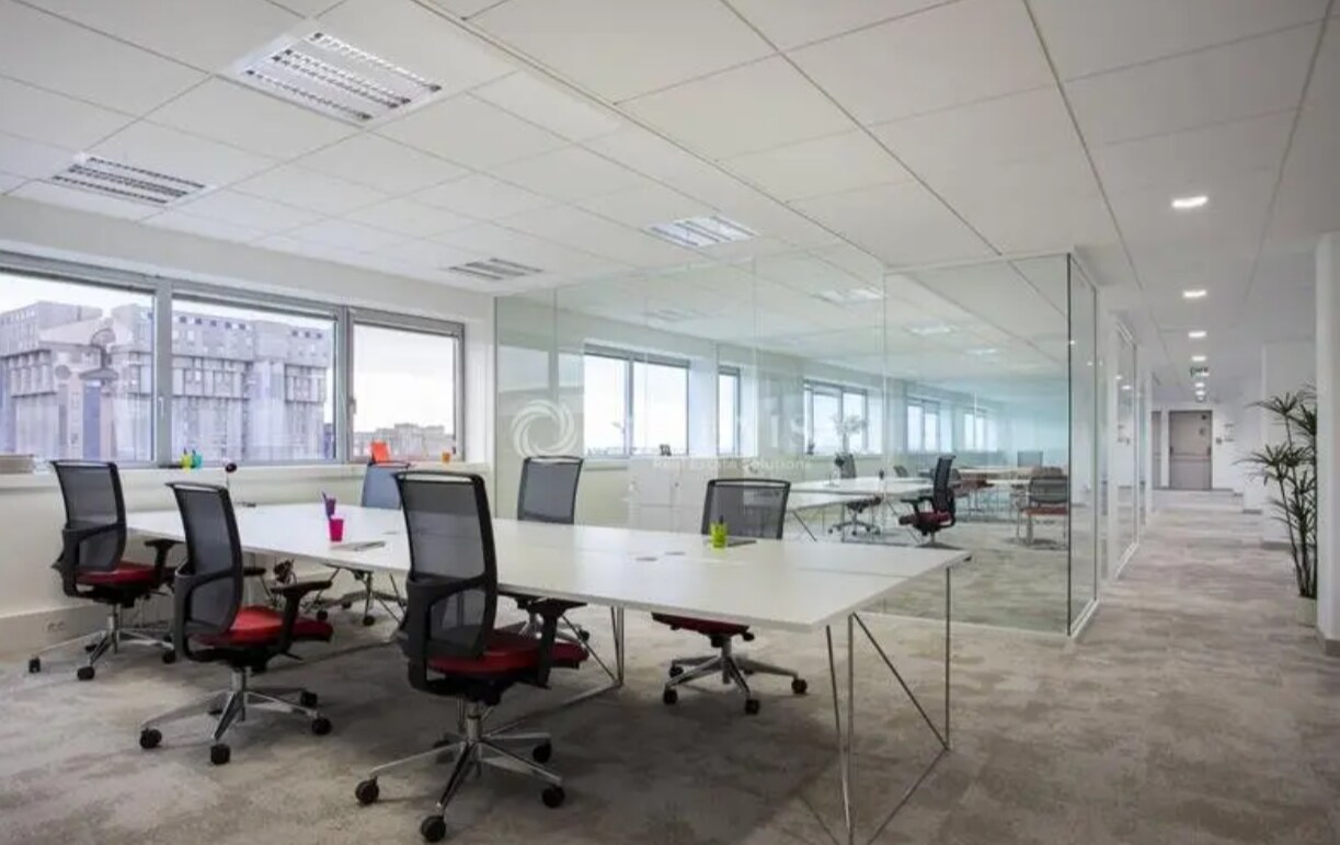 Office in Noisy-le-Grand for lease Interior Photo- Image 1 of 7