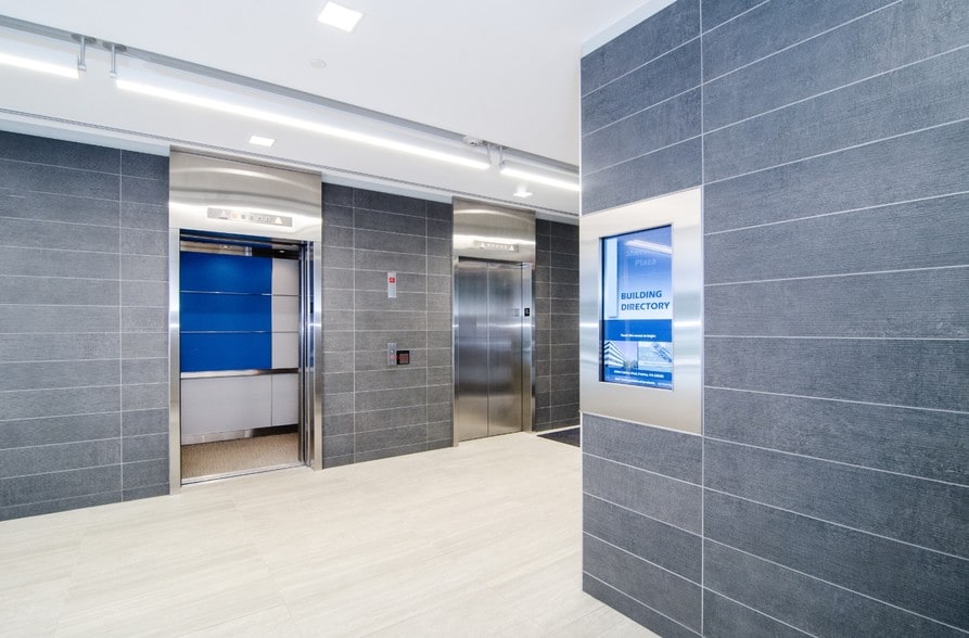 9990 Fairfax Blvd, Fairfax, VA for lease - Interior Photo - Image 2 of 4