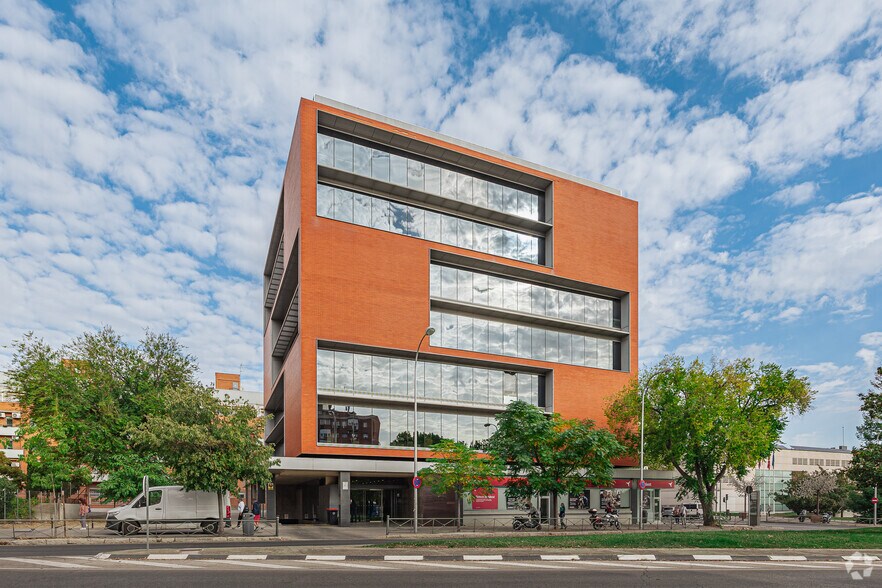 Avenida Águilas, 2B, Madrid, Madrid à louer - Photo du bâtiment - Image 3 de 4