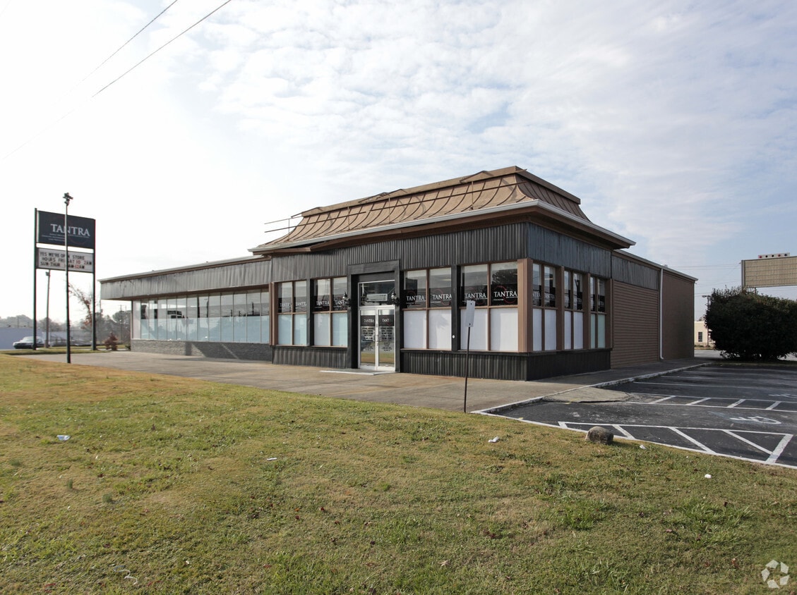 63 Cobb Pky, Marietta, GA for lease Primary Photo- Image 1 of 3