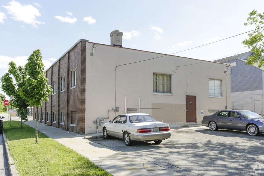 6400 W Capitol Dr, Milwaukee, WI à louer - Photo du bâtiment - Image 3 de 3