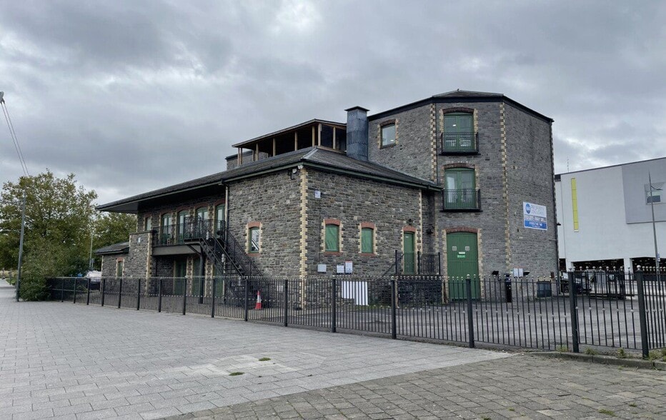 Kingsway, Newport for sale - Building Photo - Image 2 of 13