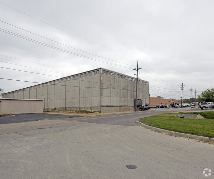 2100 23rd Ave, Rockford, IL for sale - Building Photo - Image 2 of 2