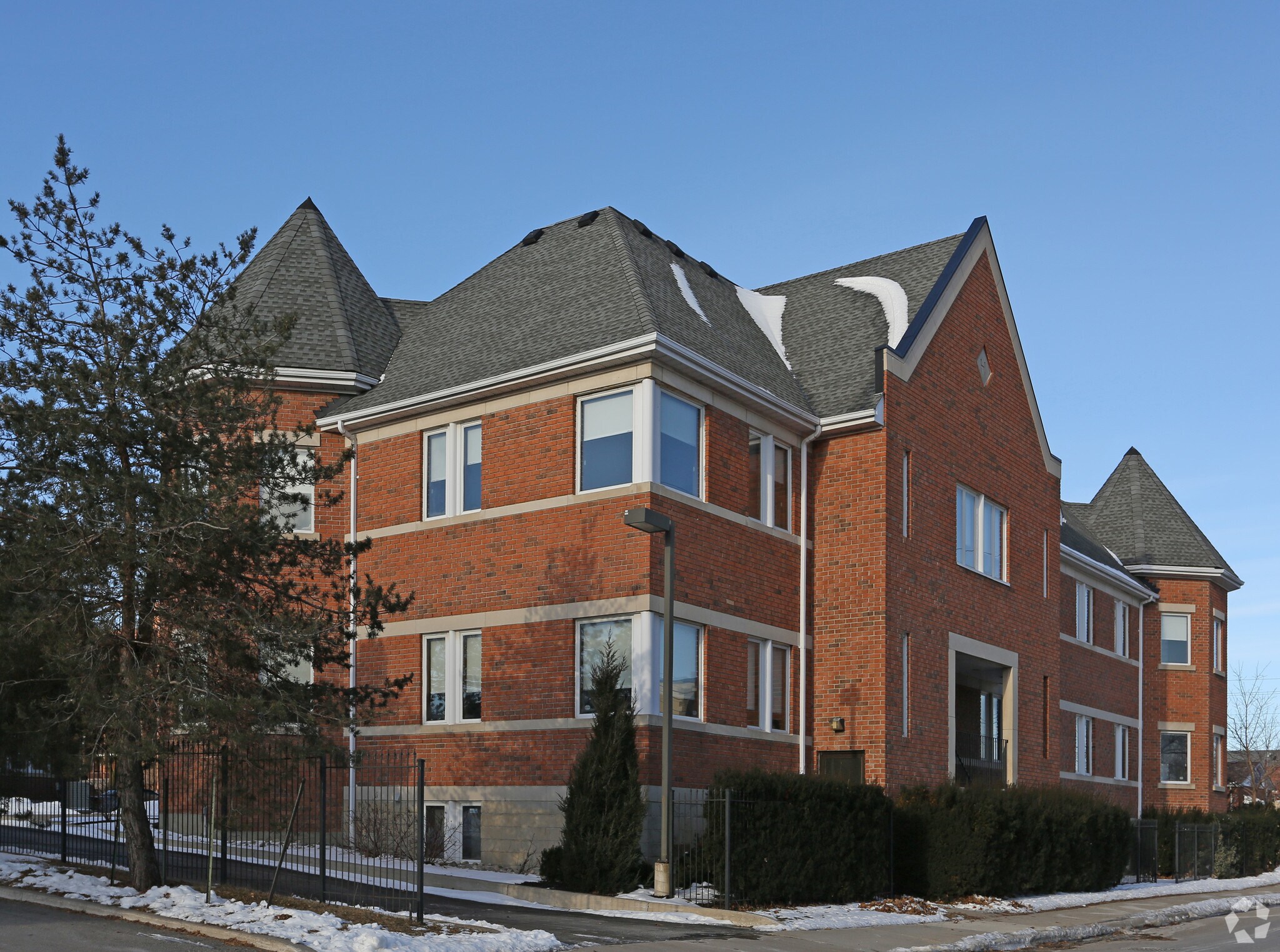 101 Queen St S, Mississauga, ON à vendre Photo principale- Image 1 de 1