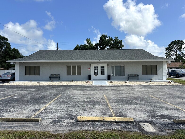 2200 W Bay Dr, Largo, FL à vendre - Photo du bâtiment - Image 1 de 10
