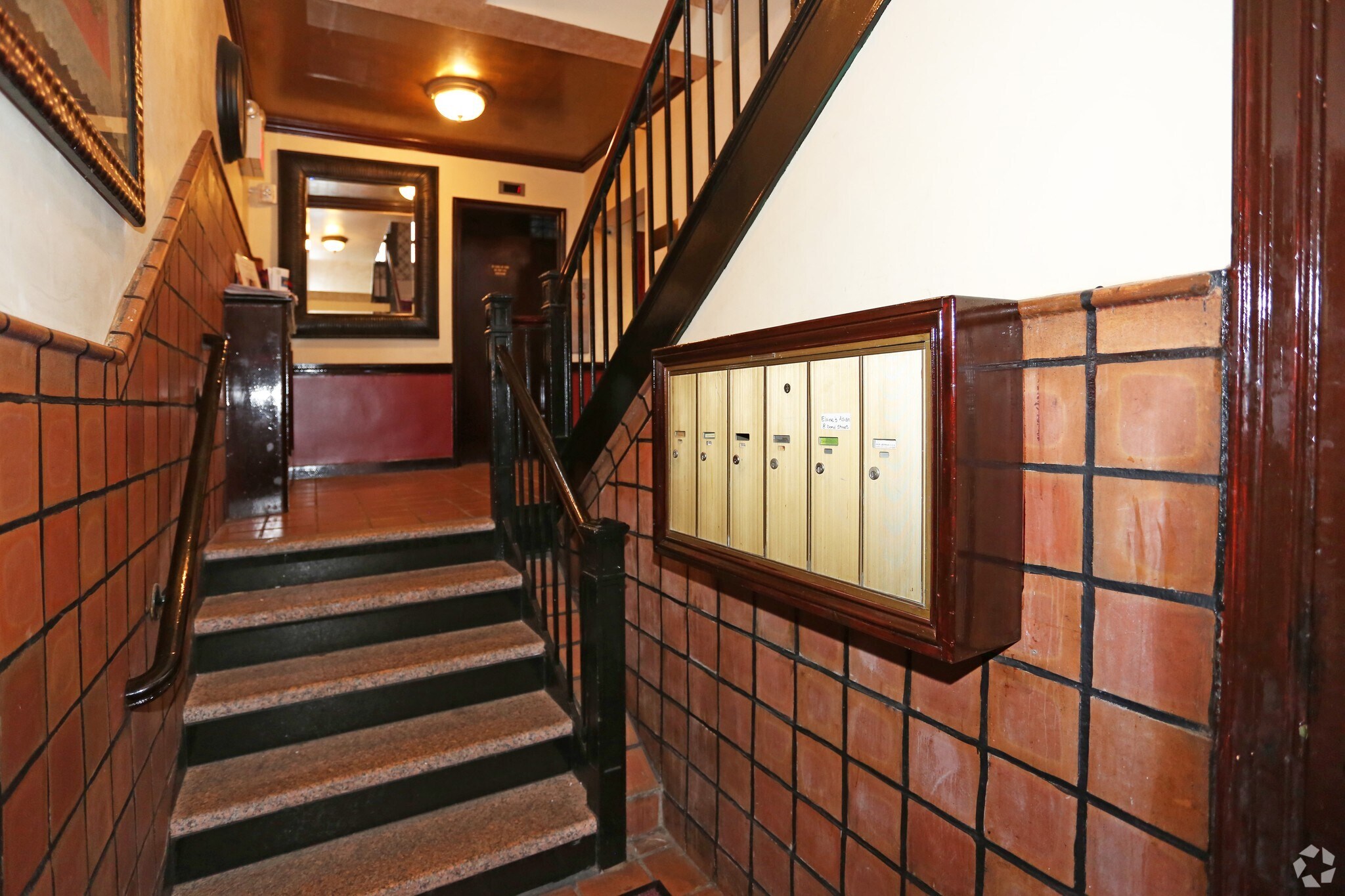8 Bond St, Great Neck, NY for lease Lobby- Image 1 of 5