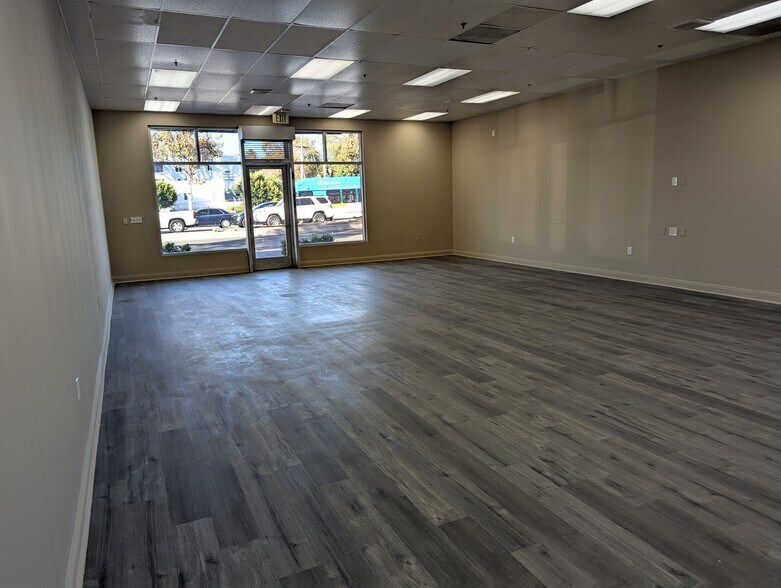 122 E 17th St, Santa Ana, CA à louer - Photo du bâtiment - Image 3 de 8