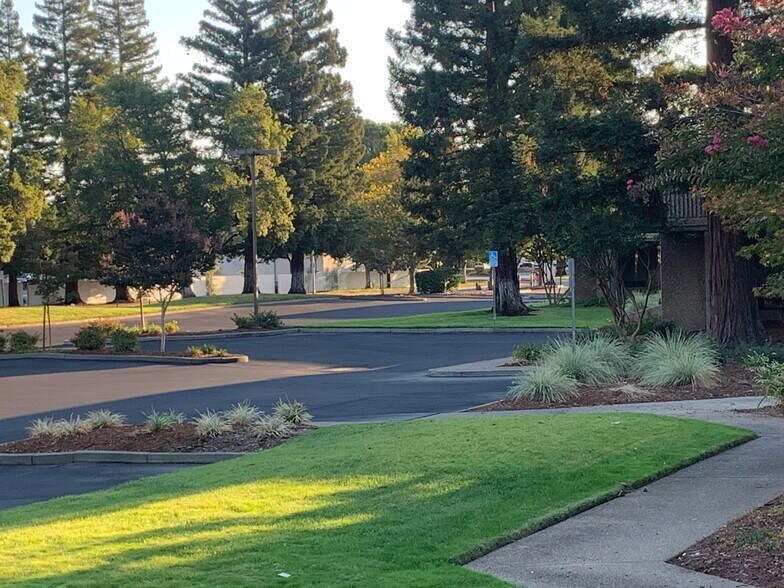 3235 Sunrise Blvd, Rancho Cordova, CA à louer - Photo du bâtiment - Image 2 de 12