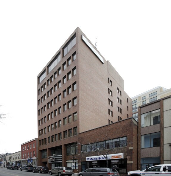 21 Queen St E, Brampton, ON à vendre - Photo du bâtiment - Image 3 de 22