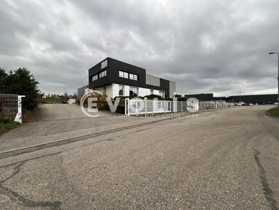 Flex in Taluyers for sale Building Photo- Image 1 of 14