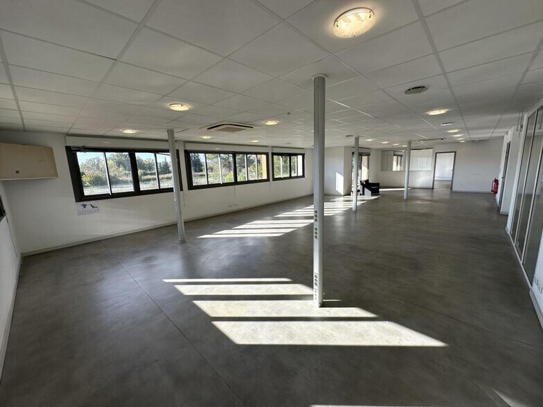 Retail in Le Muy for lease - Building Photo - Image 1 of 14