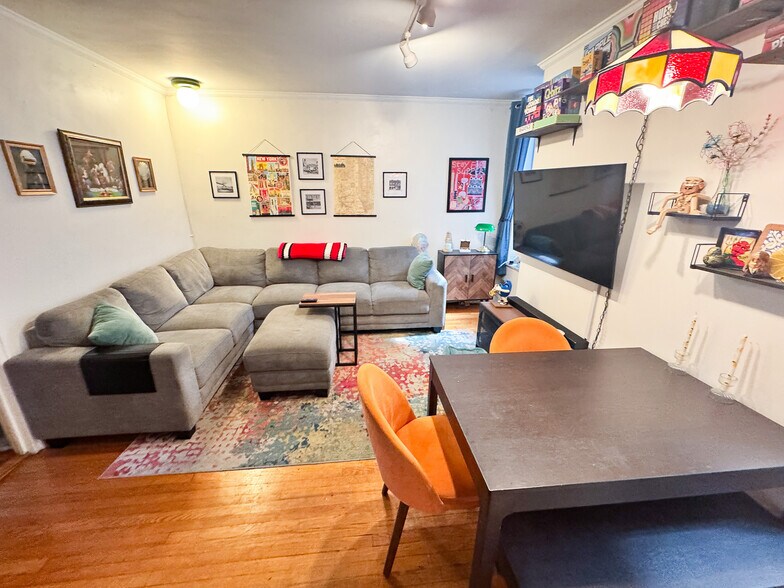 2811 Ditmars Blvd, Astoria, NY à vendre - Photo du bâtiment - Image 3 de 11