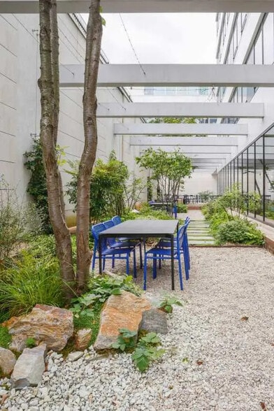 4 Place Du 8 Mai 1945, Levallois-Perret for lease - Other - Image 3 of 14