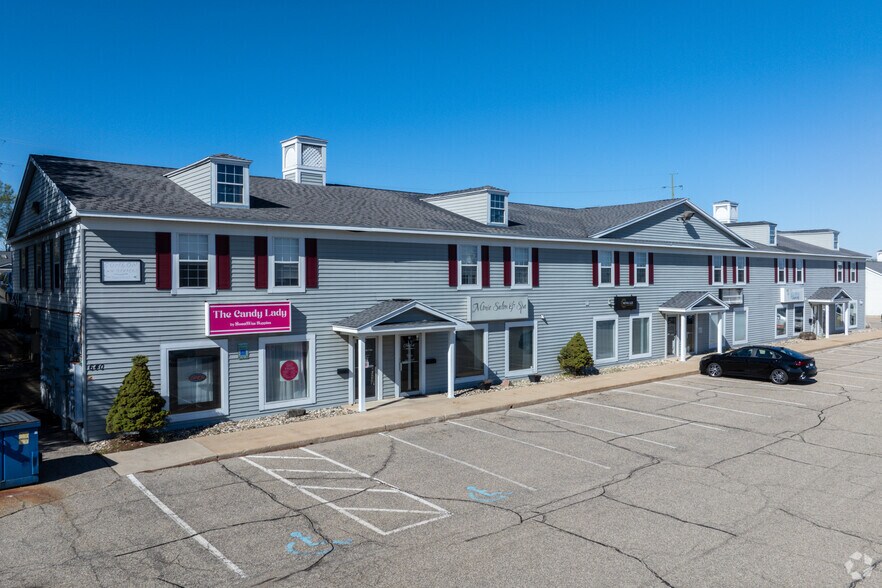 576 Romence Rd, Portage, MI for lease - Primary Photo - Image 1 of 5