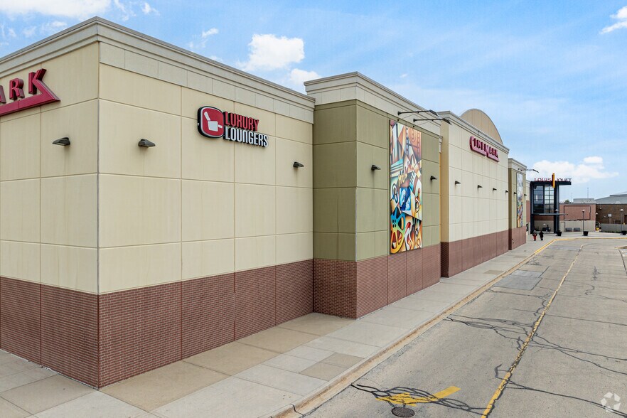 3340 Mall Loop Dr, Joliet, IL for lease - Building Photo - Image 3 of 5