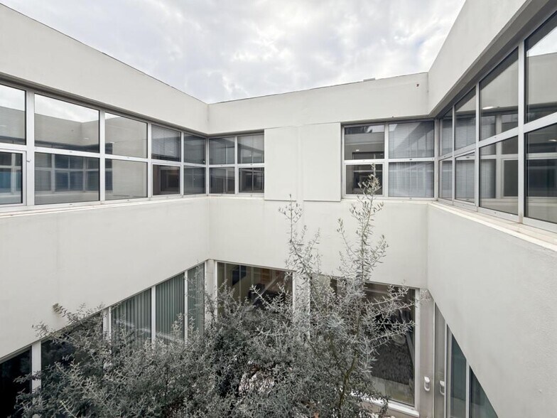 111 Route De La Valentine, Marseille for lease - Interior Photo - Image 2 of 3