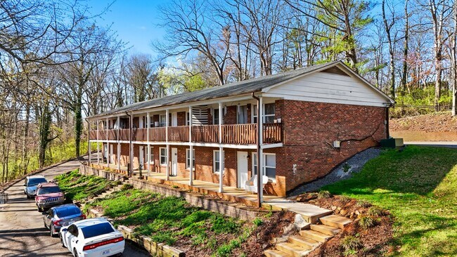 More details for 1075 NW 7th Ave, Hickory, NC - Multifamily for Sale