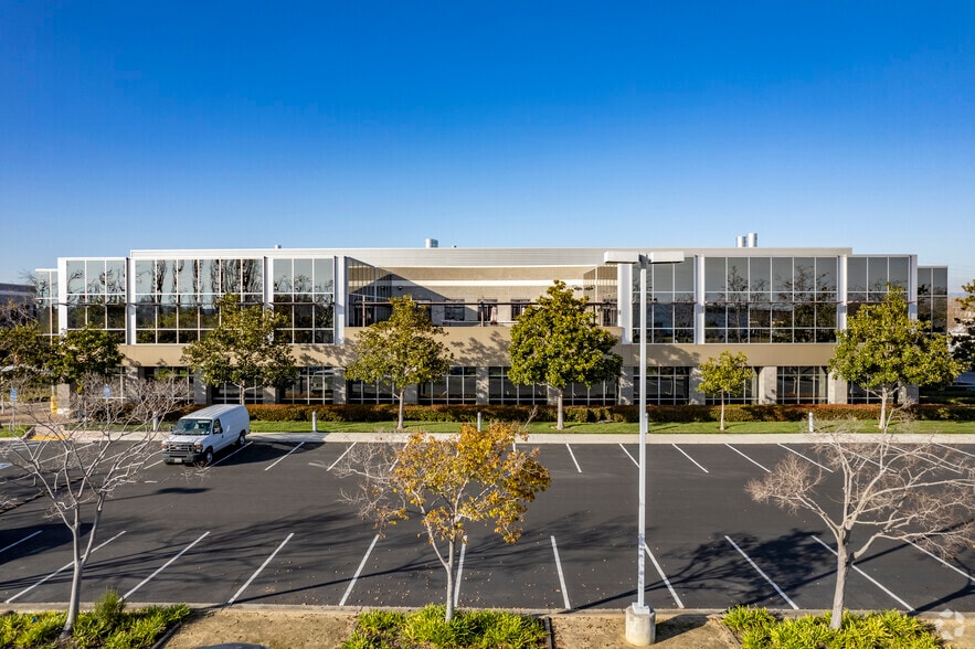 6801 Kaiser Dr, Fremont, CA for lease - Building Photo - Image 2 of 6