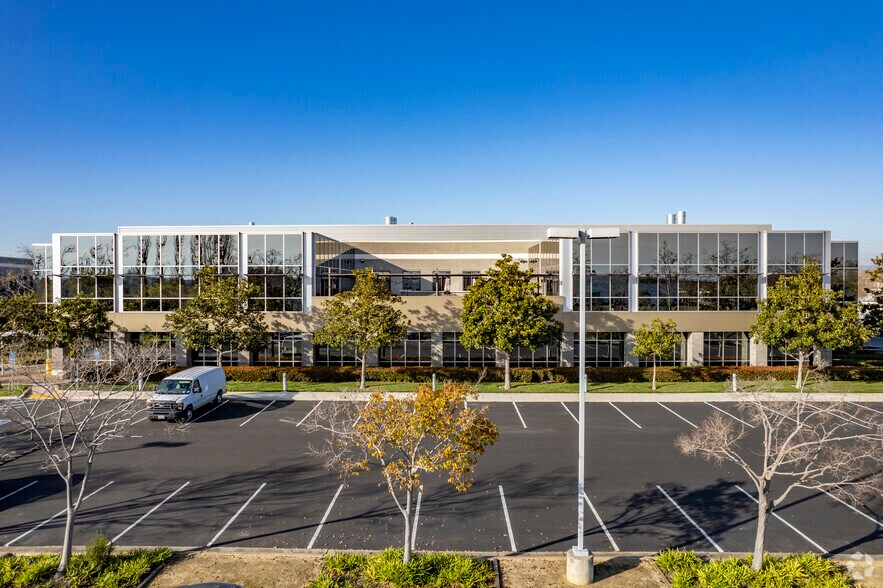 6801 Kaiser Dr, Fremont, CA à louer - Photo du bâtiment - Image 2 de 6