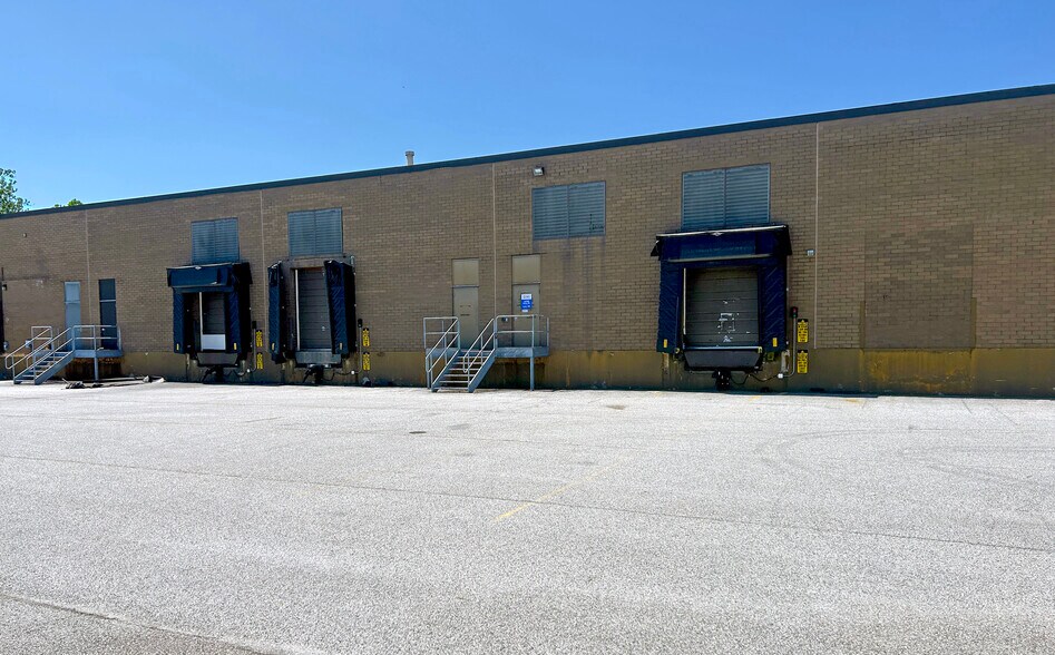 10709 Gilroy Rd, Hunt Valley, MD à louer - Photo du bâtiment - Image 2 de 6